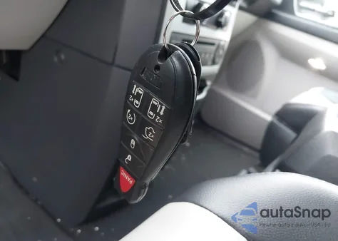 2010 Chrysler Town & Country Touring Plus из США, поврежденный, VIN 2A4RR8DX7AR428331